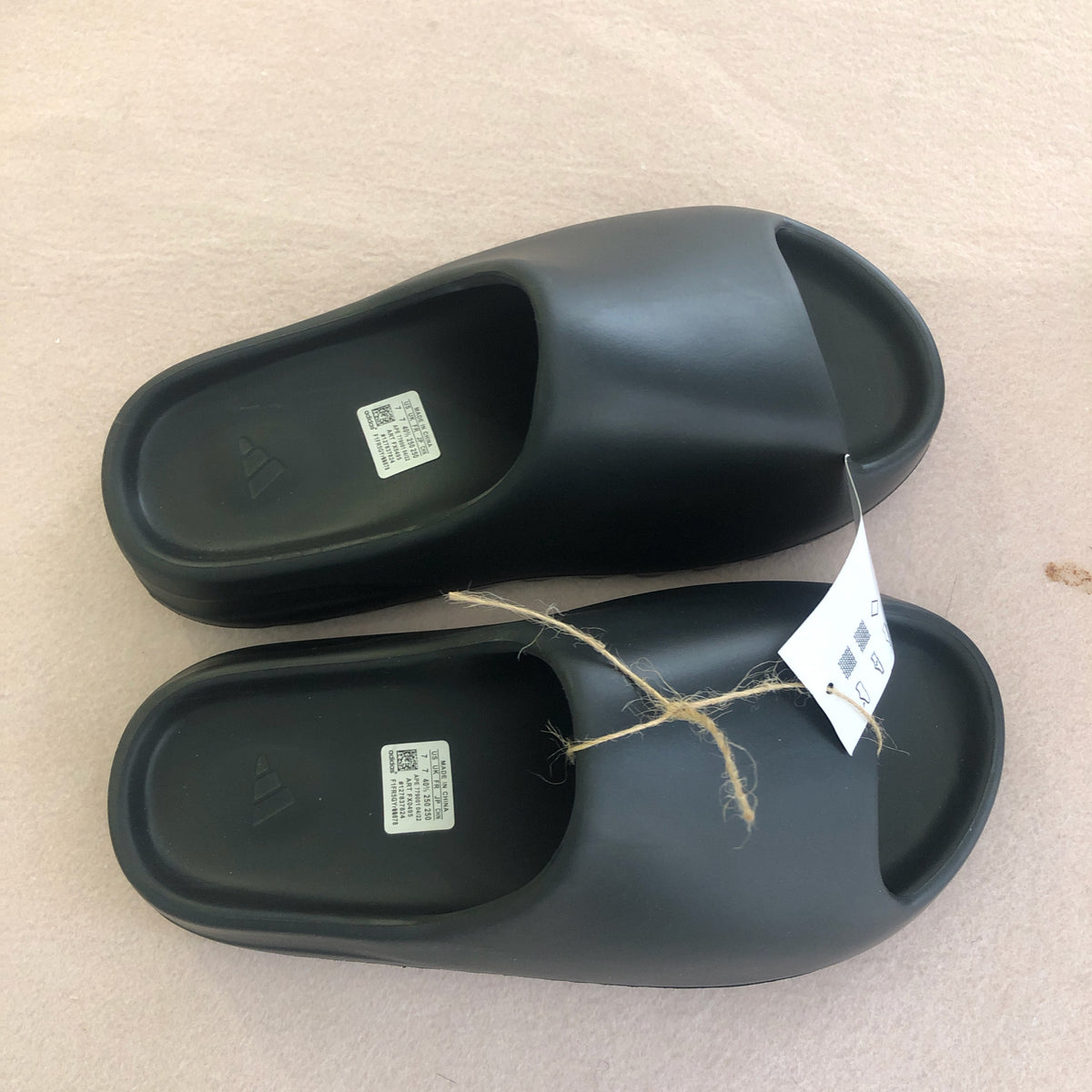 sneaker shoes yeezy slide